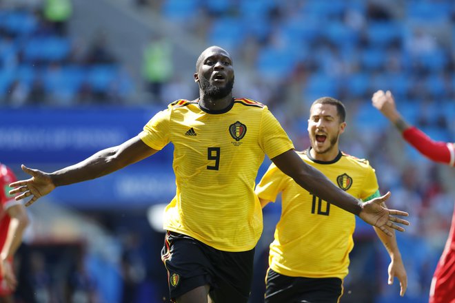 Belgium&#39;s Romelu Lukaku, center, and Belgium&#39;s Eden Hazard, center right, celebrate after Romelu Lukaku scored his side&#39;s second goal during the group G match between Belgium and Tunisia at the 2018 soccer World Cup in the Spartak Stadium in Moscow, Russia, Saturday, June 23, 2018. (AP Photo/Hassan Ammar) Foto Hassan Ammar Ap