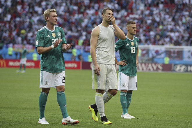 Morda so Nemce uspavale kvalifikacije, v katerih ni bilo dvoma o uvrstitvi v Rusijo, morda tudi zmage mlajših selekcij. Foto Thanassis Stavrakis/AP