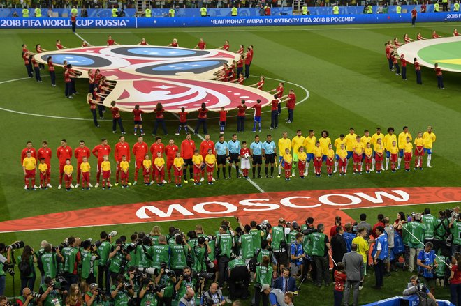 Vsi želijo na nogomet, vsi bi bili del spektakla, kakršen je bil tudi dvoboj med Srbijo in Brazilijo v Moskvi. Foto AFP