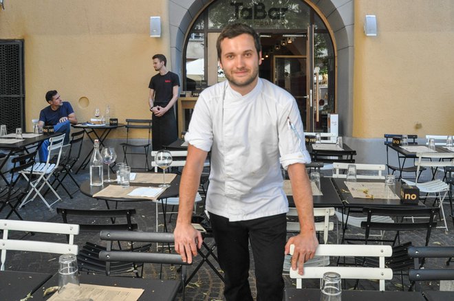 Chef Jakob Pintar &ndash; tabarsi na avtorsko-slovenski način.<br />
FOTO: Uroš Mencinger