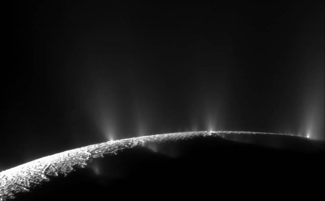 Izbruhi ledenega pršca na Enkeladu FOTO:&nbsp;Nasa/JPL/Space Science Institute
