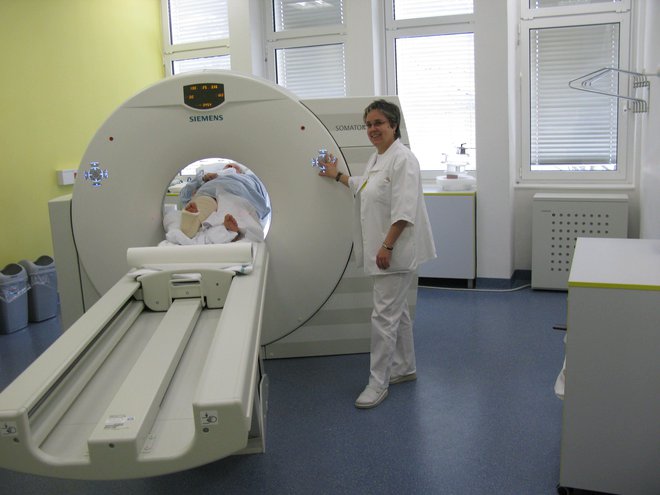 Računalniški tomograf v trboveljski bolnišnici.&nbsp;Foto Polona Malovrh.