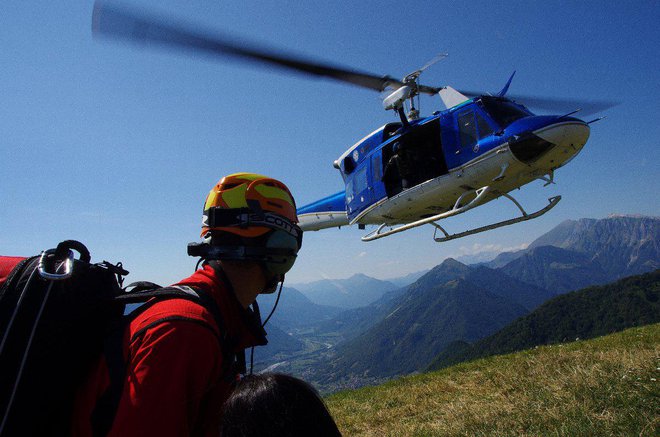 Najbolj nepogrešljiv pripomoček gorskih reševalcev je brez dvoma helikopter. FOTO: GRS Tolmin