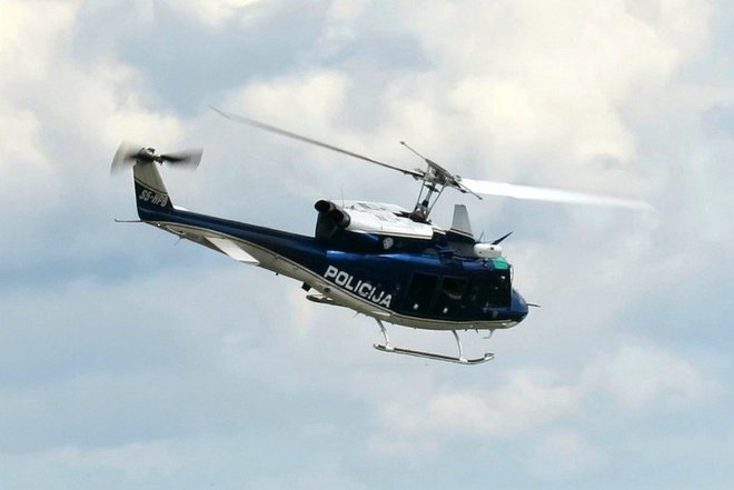 Helikoptersko nujno medicinsko pomoč izvaja letalska policija s tremi helikopterji. FOTO: Oste Bakal/Slovenske novice