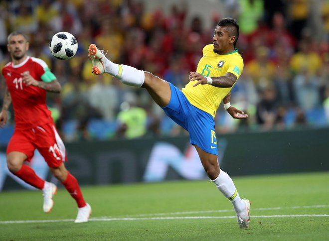 Brazilec Paulinho je s prvim golom razblinil sanje Srbije o napredovanje v osmino finala. Foto Reuters