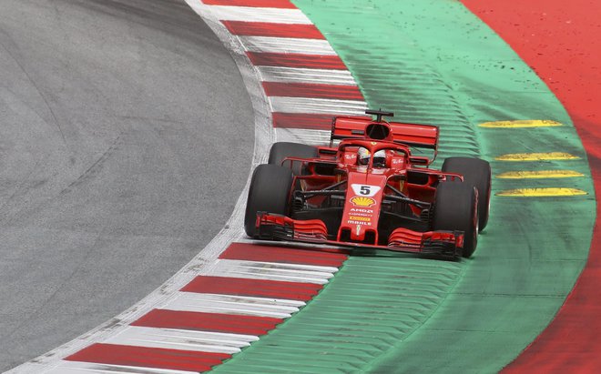 Sebastian Vettel je pred jutrišnjo dirko v težkem položaju. FOTO: AP