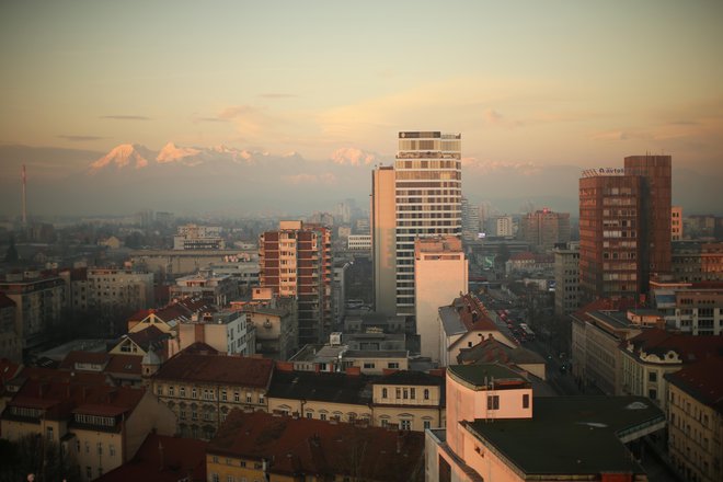 Oddajanje nepremičnin prek Airbnb je močno spremenilo najemniški trg v prestolnici. FOTO: Jure Eržen/delo