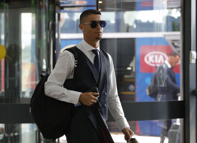 Cristiano Ronaldo je zapustil prizorišče SP v Rusiji po porazu v osmini finala z Urugvajem. Že je preklopil misli v klubsko kariero, pripravljen je na selitev iz madridskega Reala k Juventusu. Foto Reuters