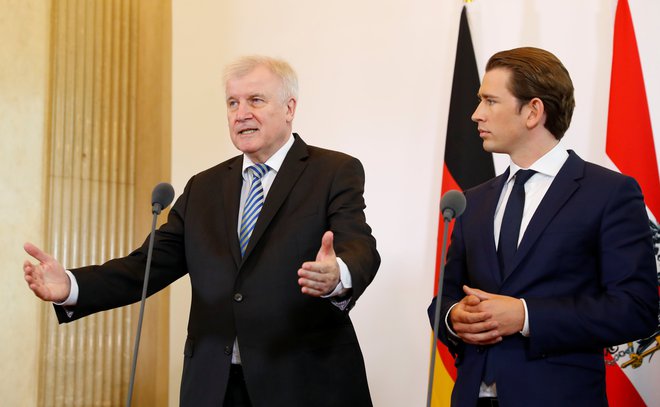 Avstrijski kancler Sebastian Kurz se je srečal z nemškim notranjim ministrom Horstom Seehoferjem FOTO: Reuters/Leonhard Foeger