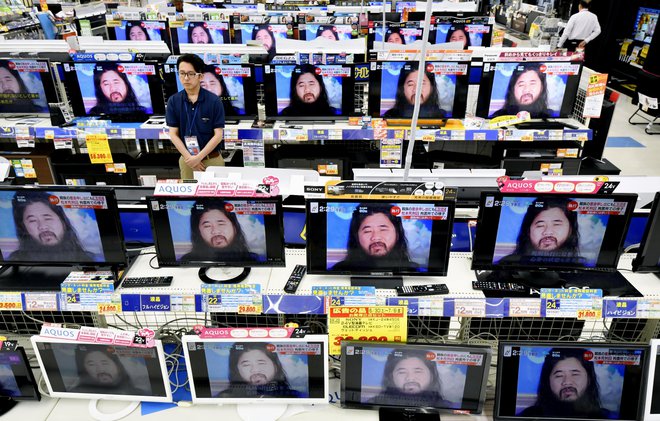 Šok Asahara je bil skupaj s še šestimi člani kulta Aum Šinrikjo usmrčen v petek. FOTO: AP