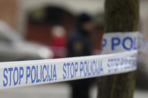 Policisti so v torek posredovali v stanovanjski hiši v okolici Sevnice.&nbsp;FOTO: Marko Feist