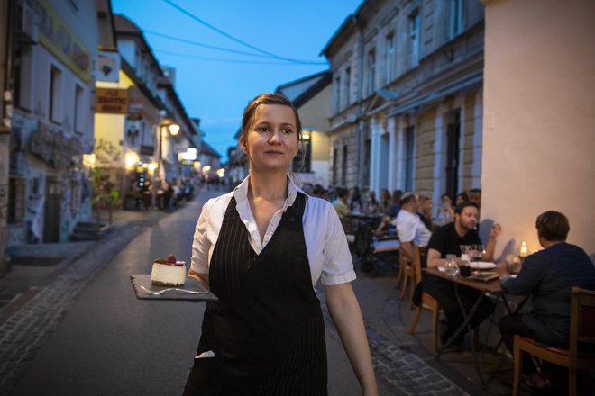 Če bodo hotela gostinska podjetja dobro dolgoročno poslovati, potem je formula samo ena: dobro plačilo, dobre delovne razmere in spoštovanje, pravi profesorica na Fakulteti za turistične študije Portorož Maja Uran Maravić. FOTO: Voranc Vogel/Delo