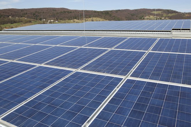 Toča lahko poškoduje tudi sončne elektrarne. Foto Marko Feist/Slovenske novice