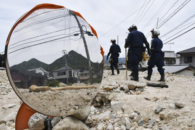 Poplave so že označili za najhujšo vremensko nesrečo na Japonskem v več kot treh desetletjih. FOTO: Shingo Nishizume/AP