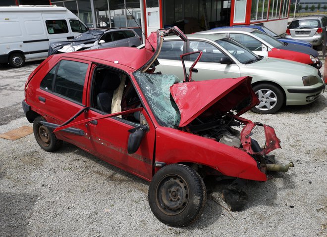 Posledice prometne nesreče v Litiji. FOTO: Dejan Javornik