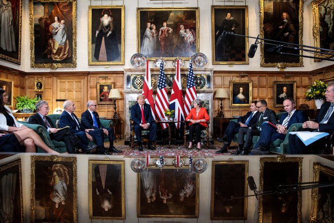 Predsednik ZDA je po srečanju s Thereso May dejal, da je trgovinski dogovor z Združenim kraljestvom še vedno mogoč, naloga britanske vlade pa je, da stori vse, da bo država po brexitu lahko prosto trgovala z ZDA. Foto Reuters