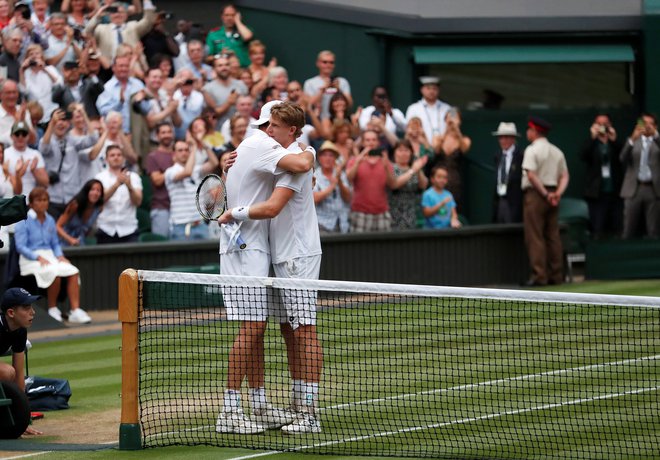 Kevin Anderson in John Isner sta v polfinalu Wimbledona odigrala dvoboj, ki se bo zaradi dolžine zapisal v zgodovinske knjige.<br />
Foto Reuters