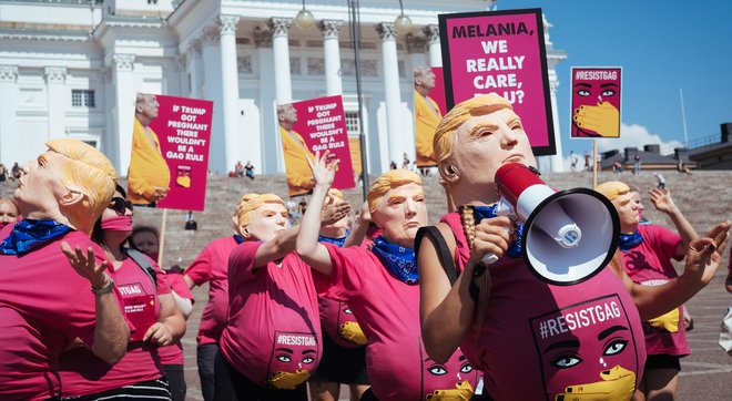 Protesters of the ResistGag movement stage a protest in Helsinki, Finland on July 16, 2018, to support women's rights ahead of the meeting between US President and his Russian counterpart. / AFP PHOTO / Alessandro RAMPAZZO