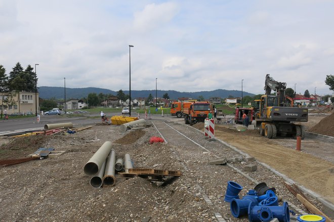 Prenova Zaloške ceste od Vevške do Kašeljske ceste teče po planu, končana pa bo predvidoma konec avgusta. Foto Janez Petkovšek