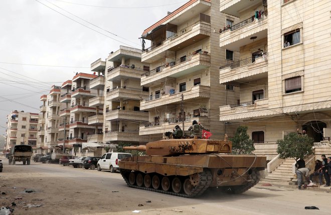 Turški tank v Afrinu. FOTO: Reuters