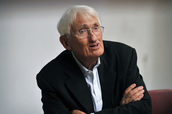 Jürgen Habermas z ostrimi analizami in komentarji tudi globoko v 21. stoletju ostaja eden najvplivnejših še živečih svetovnih intelektualcev. FOTO: Reuters