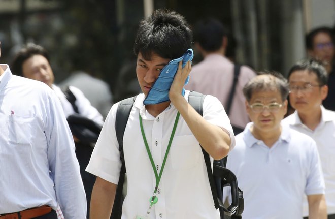 Meteorološka agencija je temperaturo, višjo od 40 stopinj Celzija, namerila še v prefekturah Gifu, Saitama in Tokio. FOTO: AP