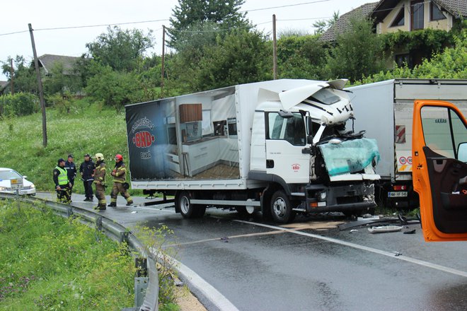 Za voznika tovornega vozila z bosansko registracijo je bil trk usoden. FOTO: Tanja Jakše Gazvoda