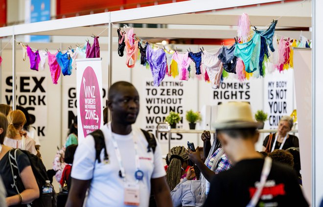 Utrinek s prvega dne 22. mednarodne konference o aidsu. FOTO: AFP