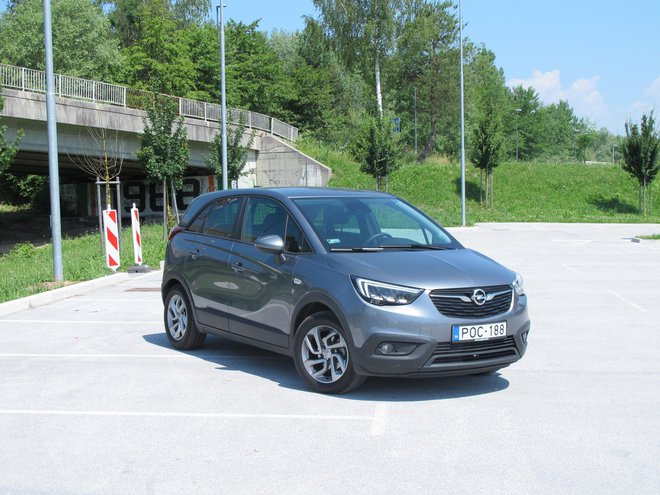 Opel crossland X stane od 15.510 evrov naprej, za testno različico z nekaj dodatne opreme bi plačali 18.970 evrov. FOTO: Blaž Kondža