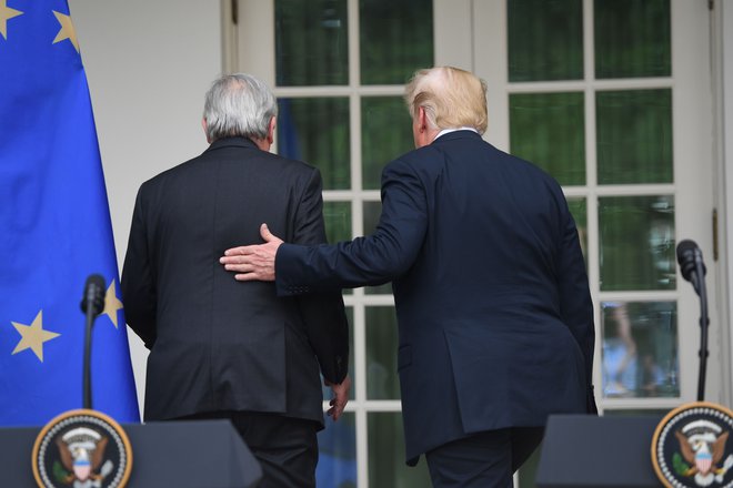 Kot je v skupni izjavi po srečanju dejal Trump, je danes »velik dan za prosto in pošteno trgovino«. FOTO: Saul Loeb/AFP