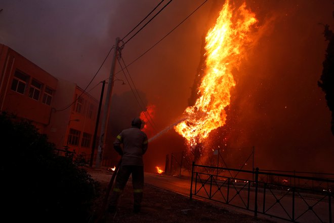 Požar je povzročil največ škode v mestu Mati, žarišču naravne katastrofe. FOTO: Costas Baltas/Reuters