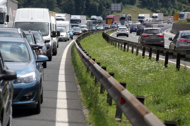 Prometni zastoji so lahko zelo utrudljivi.&nbsp; Foto Mavric Pivk/delo