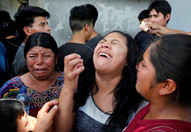 Maria del Carmen Tambriz iz Gvatemale se je domov vrnila brez svoje hčerke, od katere so jo ločili ob nezakonitem vstopu v ZDA.&nbsp;FOTO: Luis Echeverria/Reuters