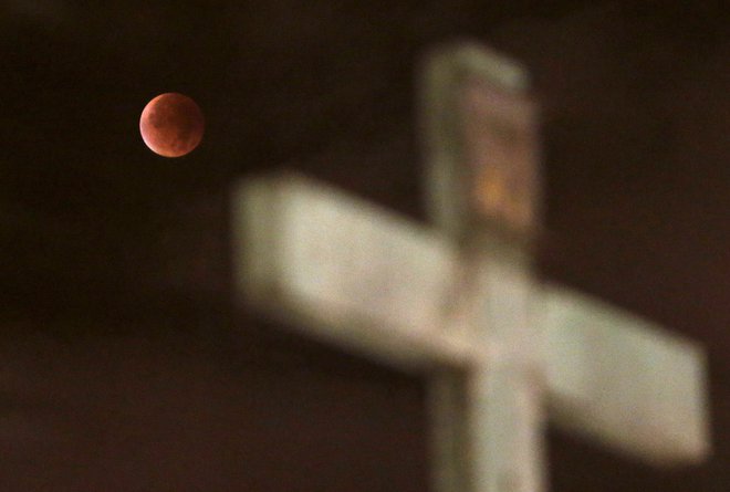 Lunini mrki še danes burijo domišljijo. FOTO: David W Cerny/Reuters