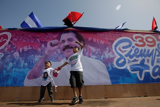 Ortegovi nekdanji sodelavci in sopotniki iz časov upora proti Somozi opozarjajo, da je predsednik izgubil kompas. FOTO: Reuters