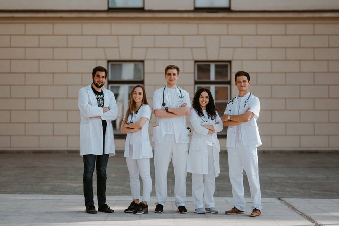 Andraž Jereb (levo) iz Idrije je del medicinske odprave. FOTO: Tomaž Kos