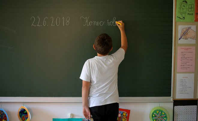 Kaos na trgu poglablja tudi socialne razlike na šolskih hodnikih.&nbsp;FOTO: Jože Suhadolnik/Delo