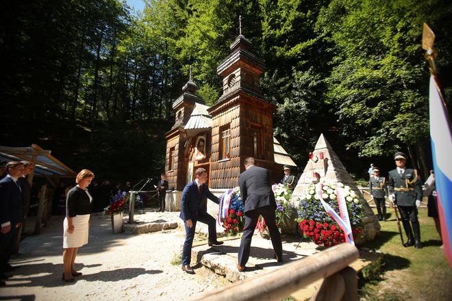 Spominska slovesnost pri Ruski kapelici pod Vršičem. FOTO: Jure Eržen/Delo