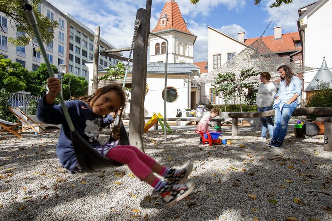 Zavod Mala ulica je za vstop na zunanje igrišče v središču Ljubljane začel pobirati vstopnino, kar je nekatere Ljubljančane razjezilo. FOTO: Javni zavod Mala Ulica