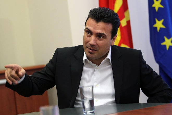 Makedonski premier Zoran Zaev je z grškim kolegom Aleksisom Ciprasom dosegel dogovor o imenu države, ki naj bi se po novem imenovala Severna Makedonija. FOTO: Tomi Lombar/Delo