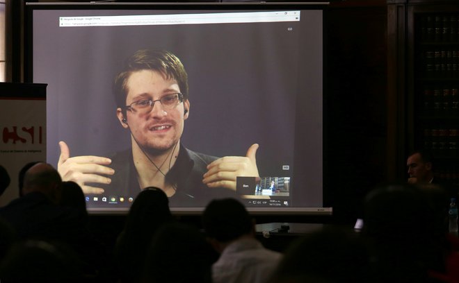 Snowden v Rusiji živi v običajnem stanovanju s prijateljico Lindsay. FOTO: Marcos Brindicci/Reuters