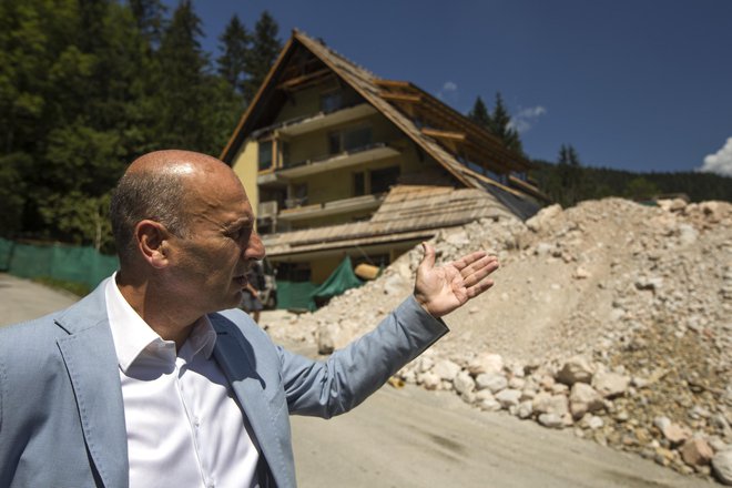 Poslovnež Marjan Batagelj na Jezerskem prenavlja hotel Planinka. FOTO: Voranc Vogel/Delo