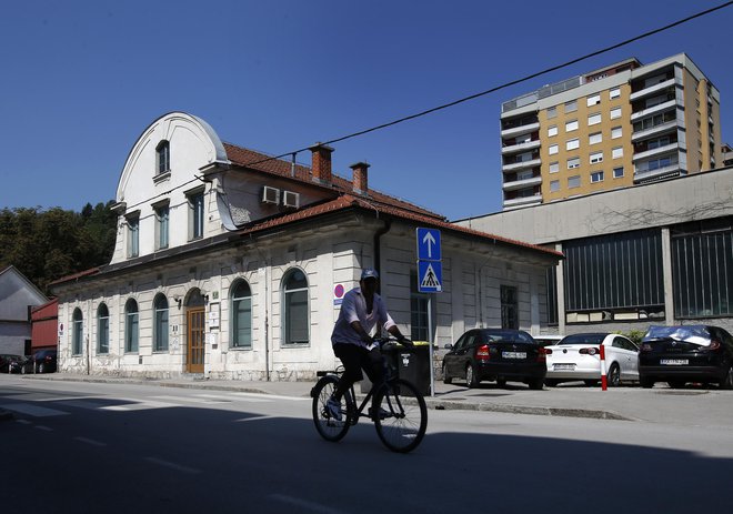 Stavba na Frankopanski 5, kjer je sedež Zveze potrošnikov Slovenije. FOTO: Matej Družnik