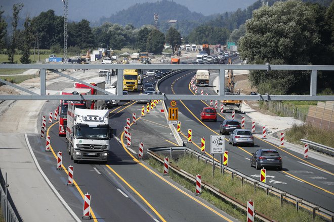 Rušenje cestninske postaje Log FOTO: Uroš Hočevar