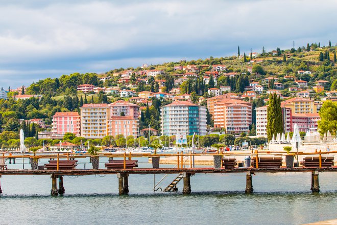 Na Obali so bile lani povprečne cene hiš okoli 300.000 evrov. FOTO: Shutterstock