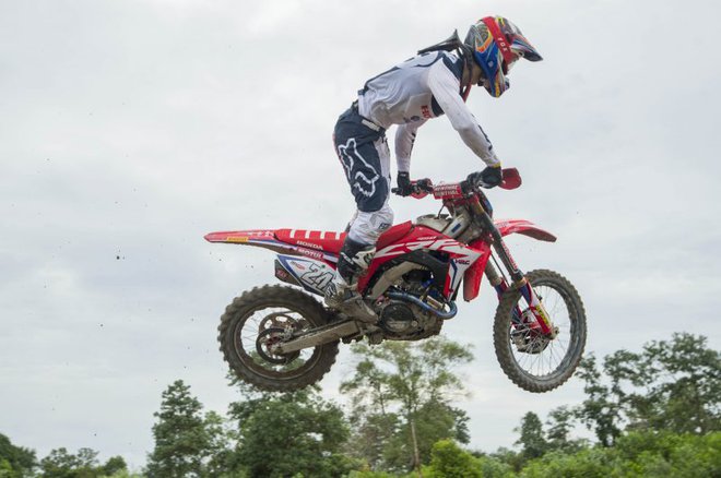 Tim Gajser v skupnem seštevku SP šest dirk pred koncem sezone drži 4. mesto. FOTO: Honda HRC