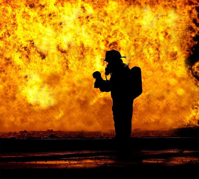 Z ognjenimi zublji se je borilo več kot 400 gasilcev, ki so si pri gašenju požara pomagali z letali, helikopterji in 121 gasilnimi vozili, je sporočila tamkajšnja civilna zaščita. FOTO: Pixabay