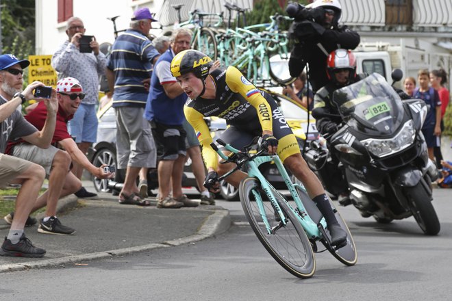 Primoz Roglič jo je odnesel precej bolje kot Mikel Landa in predvsem Egan Bernal. FOTO: Bob Edmee/AP