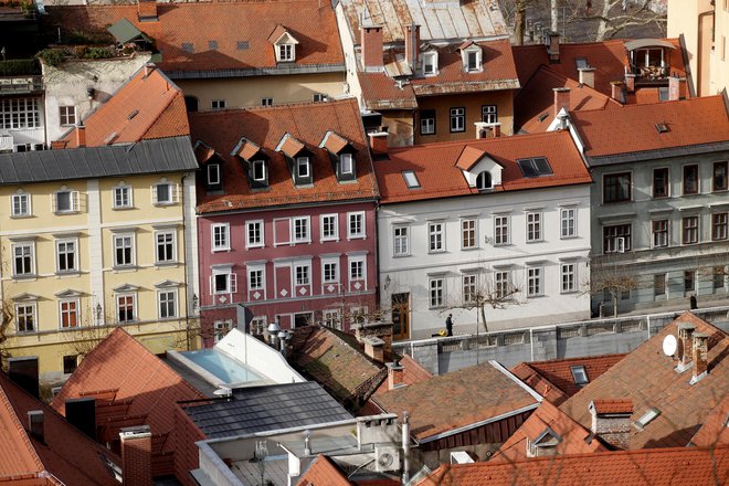 Hribarjevo nabrežje v Ljubljani FOTO: Mavric Pivk/Delo