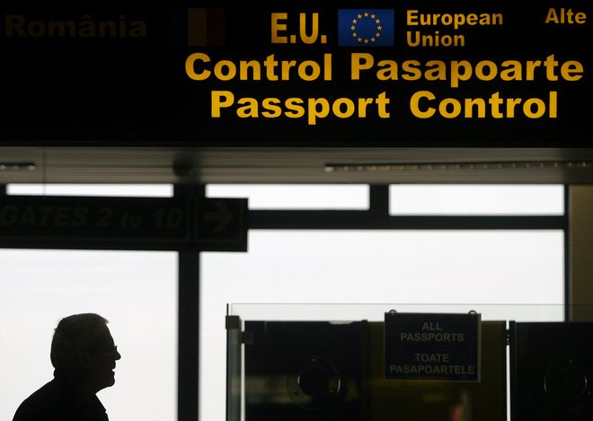 Evropska komisija naj bi preučila prakso vsake države članice pri podeljevanju državljanstev. FOTO: Reuters